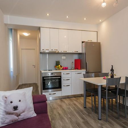 Lovely Apartments Kastela Bagian luar foto