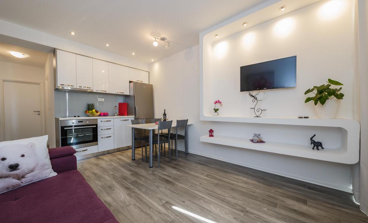 Lovely Apartments Kastela Bagian luar foto