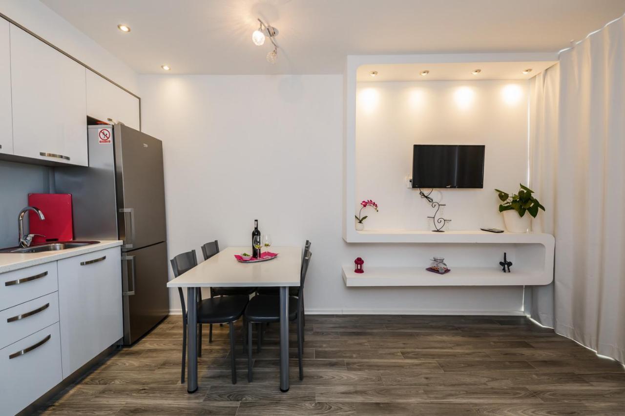 Lovely Apartments Kastela Bagian luar foto