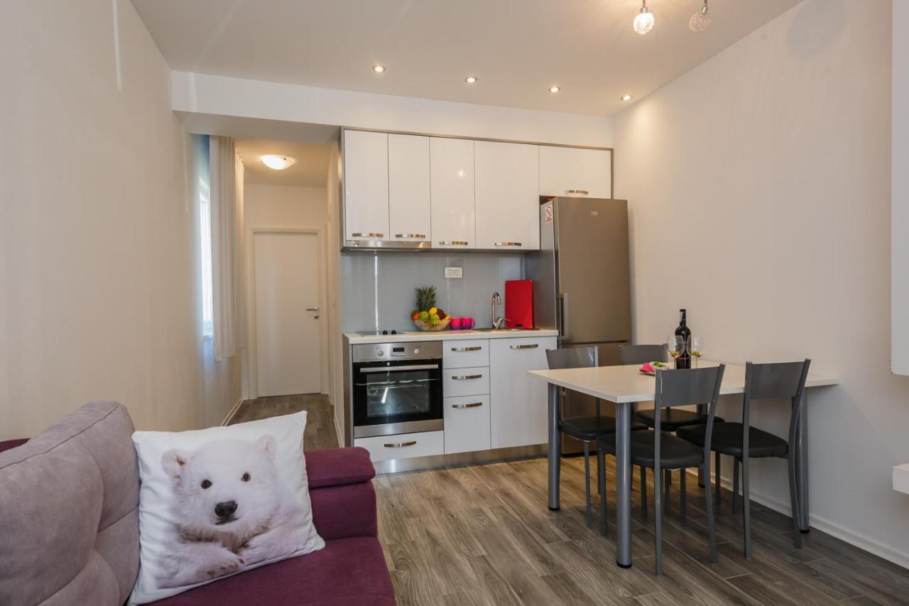 Lovely Apartments Kastela Bagian luar foto