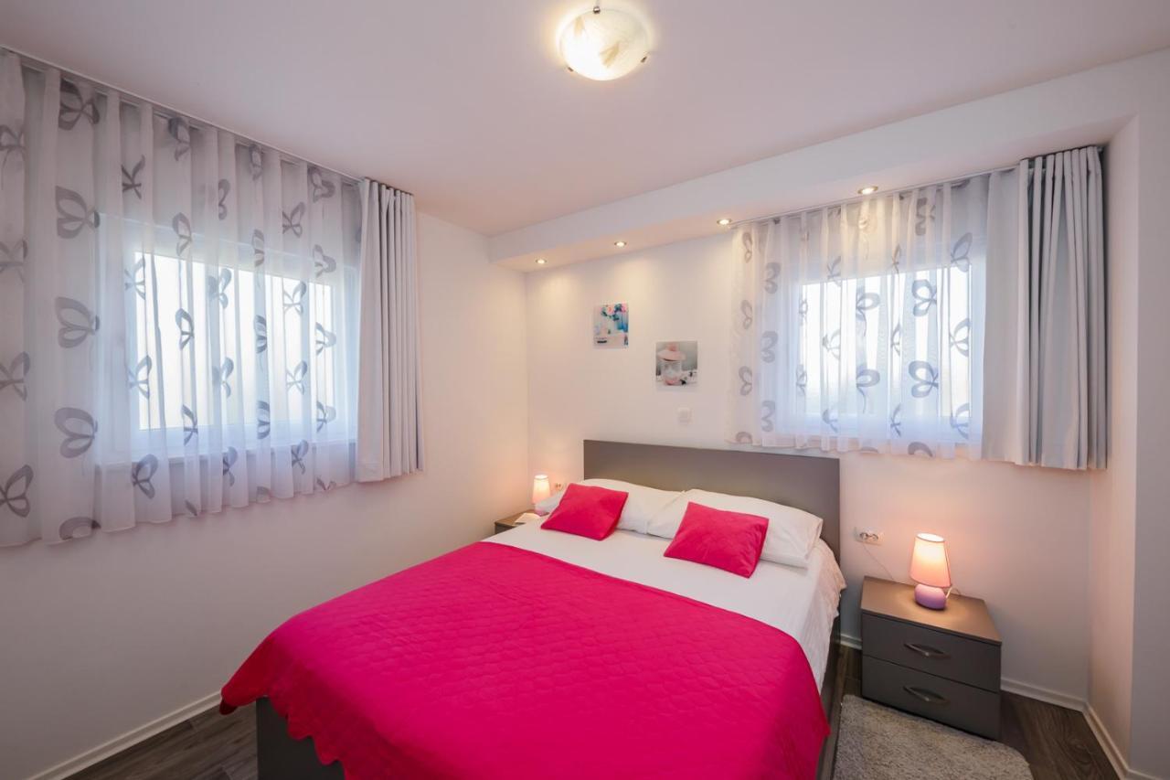 Lovely Apartments Kastela Bagian luar foto