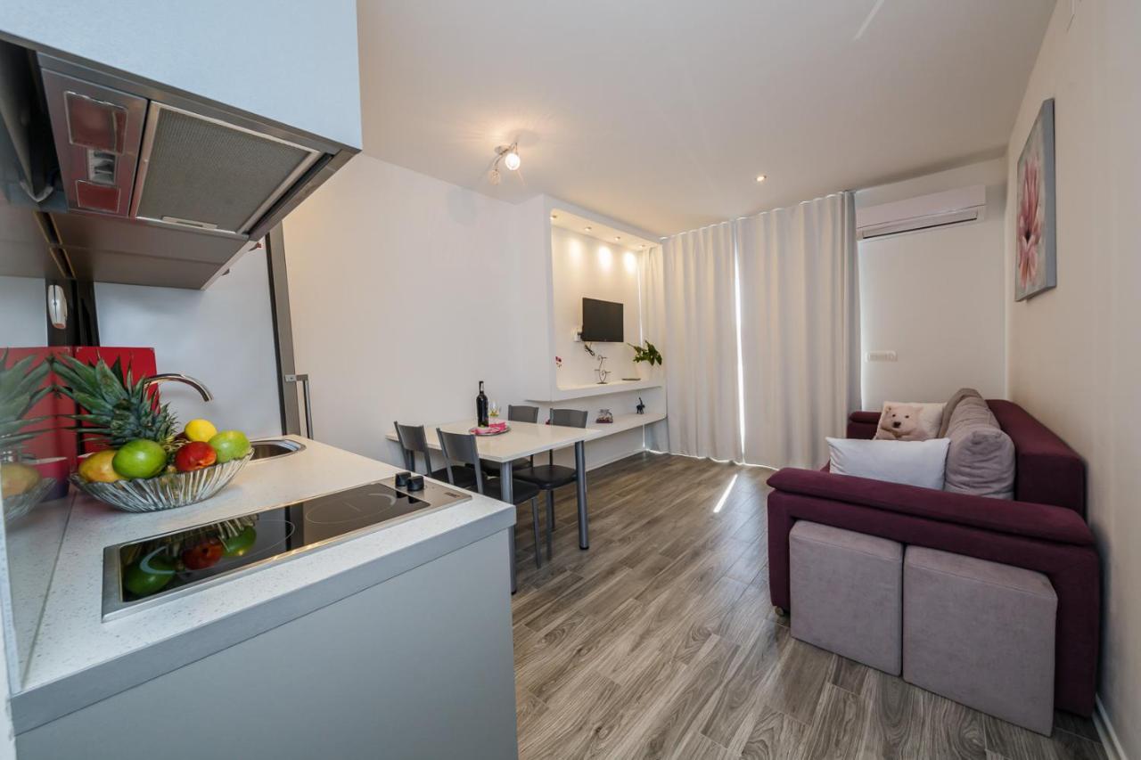 Lovely Apartments Kastela Bagian luar foto