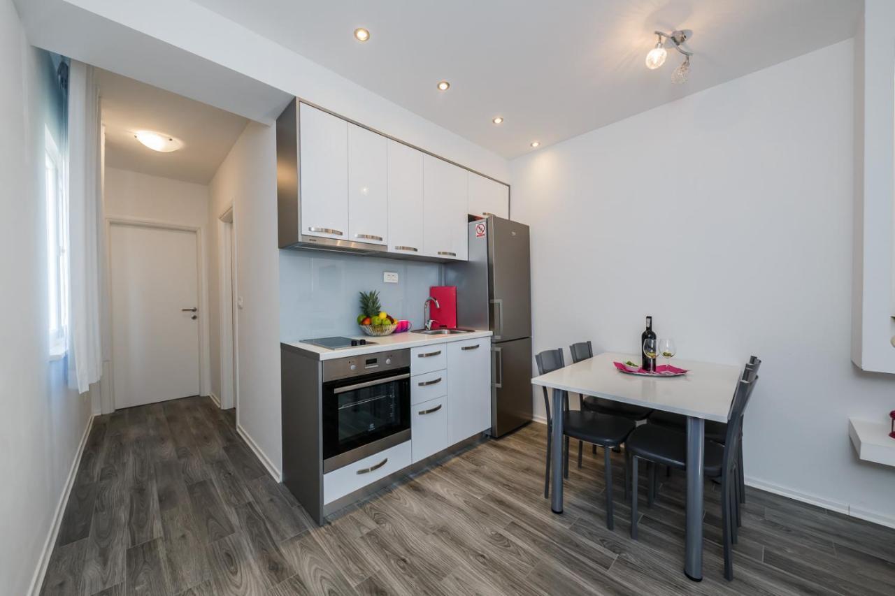 Lovely Apartments Kastela Bagian luar foto