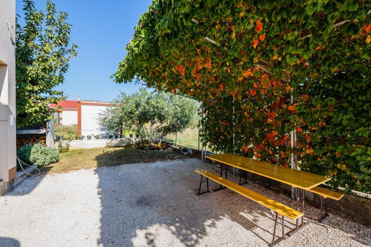 Lovely Apartments Kastela Bagian luar foto