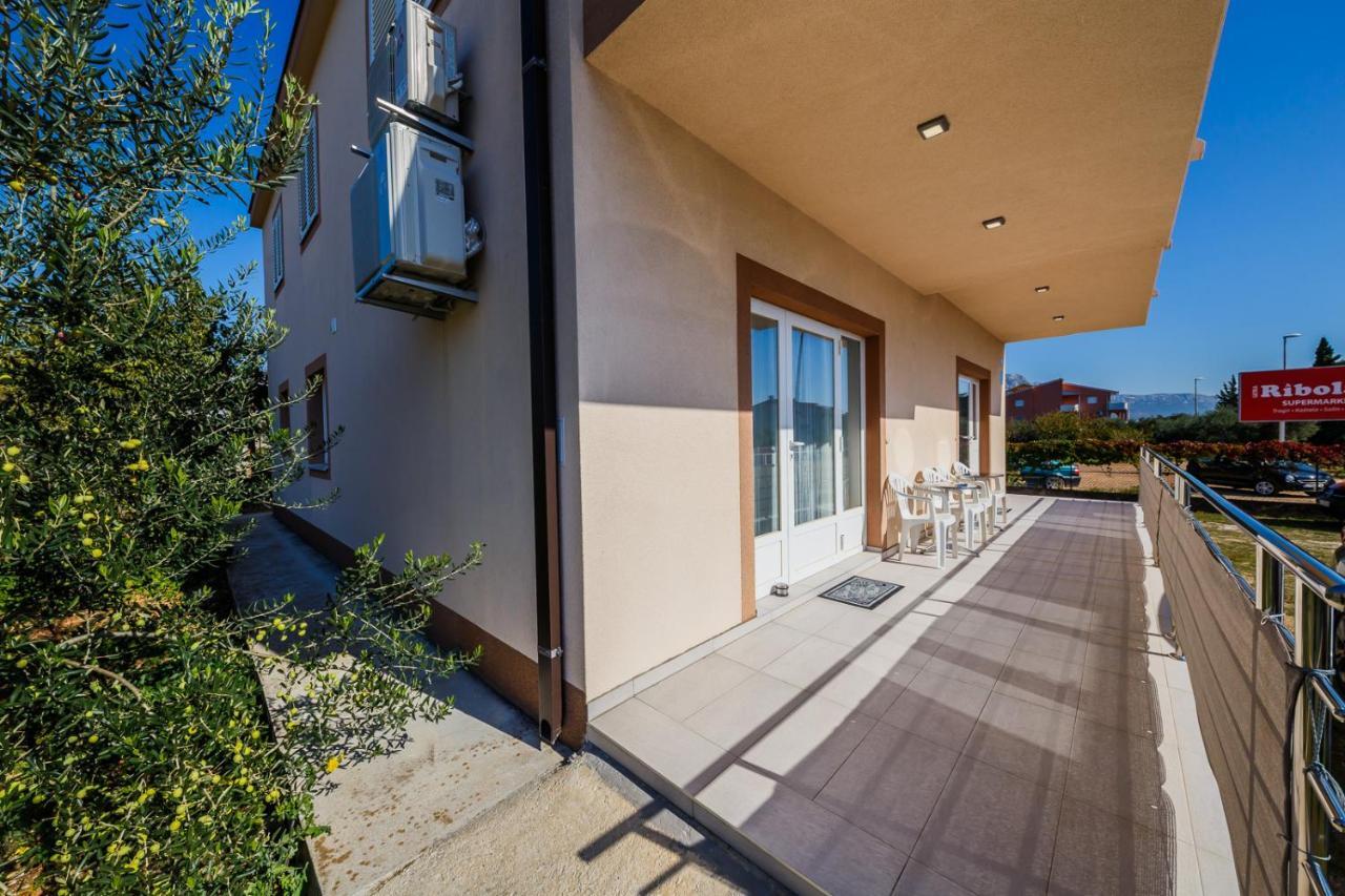 Lovely Apartments Kastela Bagian luar foto